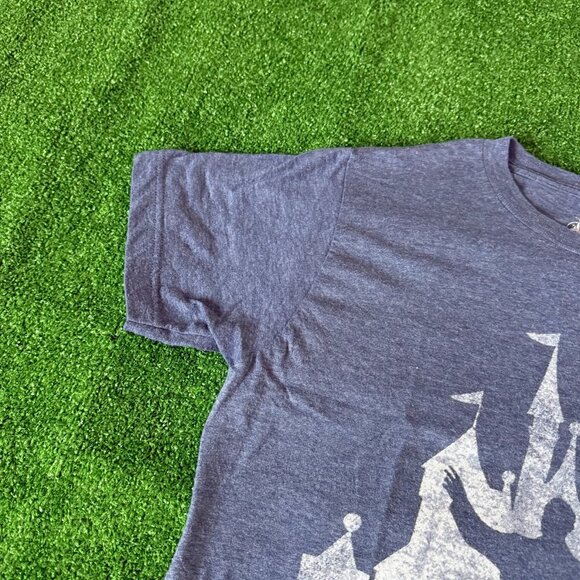 Walt Disney World Magic Kingdom Castle Short Sleeve Crew Neck T-Shirt Size S - Picture 6 of 13